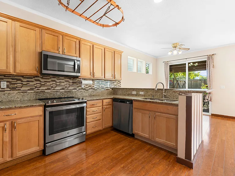 1639 SW Wright Pl — Photo 8