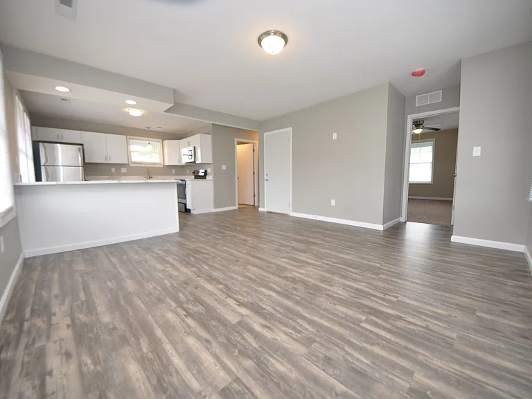 502 S Linn Ave — Photo 6