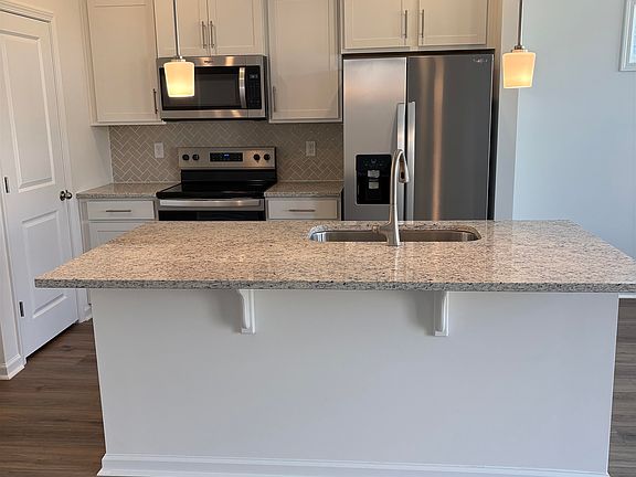 3rd image of 5090 Sunnycreek Dr