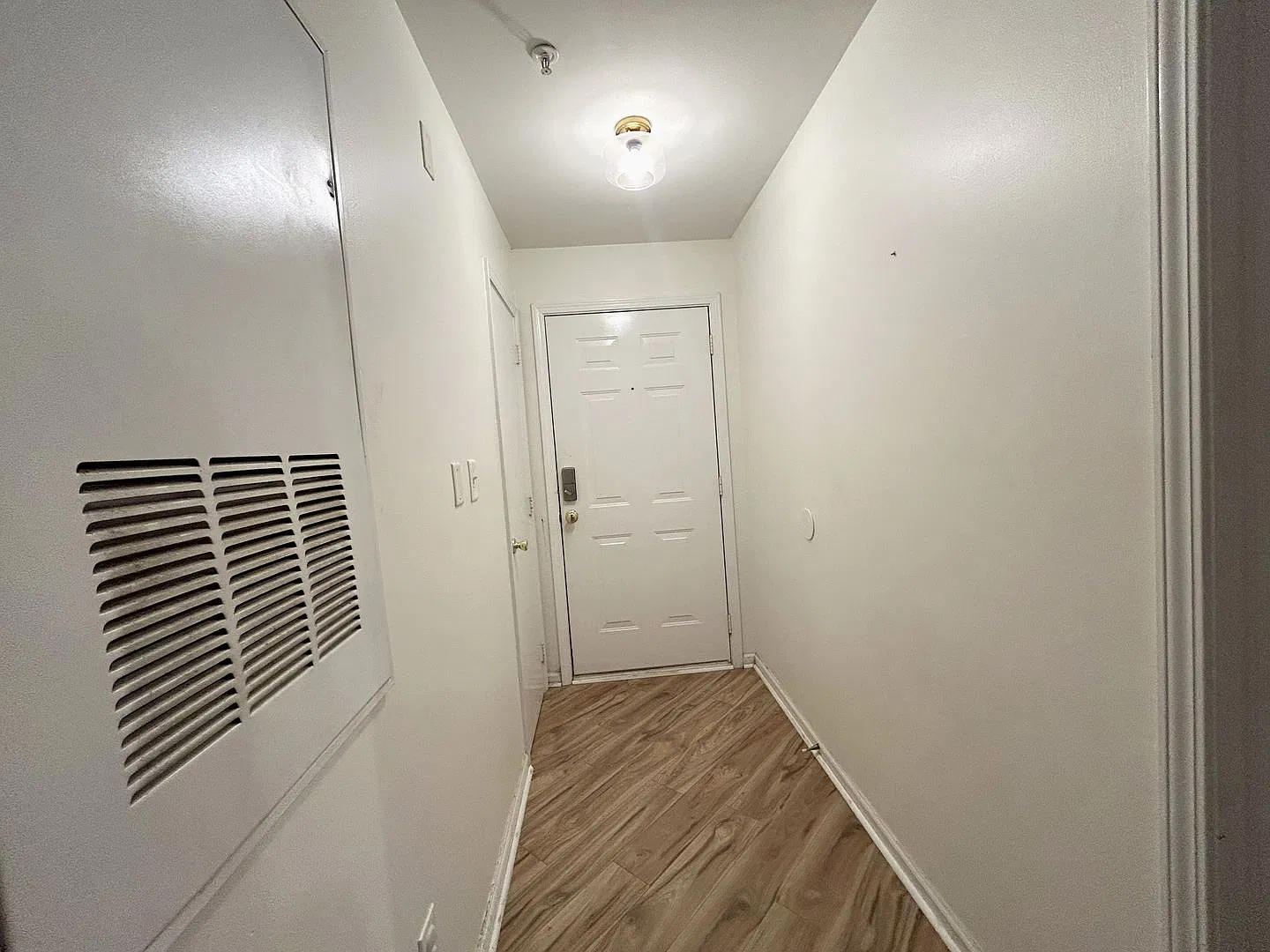 3BR/2BA 1st floor condo All Utilities + Internet Included Walk to UNC Charlotte — Photo 4
