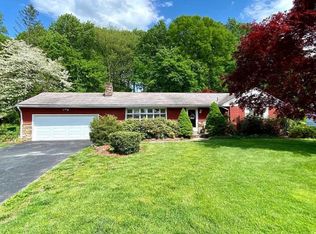 9 Old Farms Rd, Poughkeepsie, NY 12603