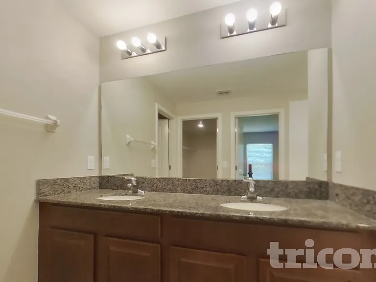 1724 Broad Winged Hawk Dr — Photo 8