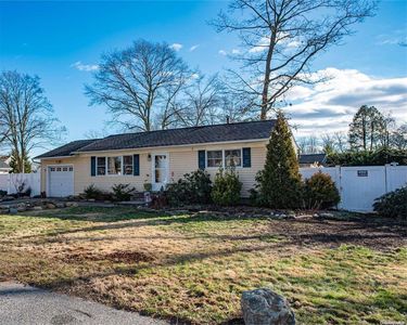 14 Greencrest Street, Lake Grove, NY, 11755