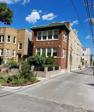 2nd image of 6413 N Hoyne Ave