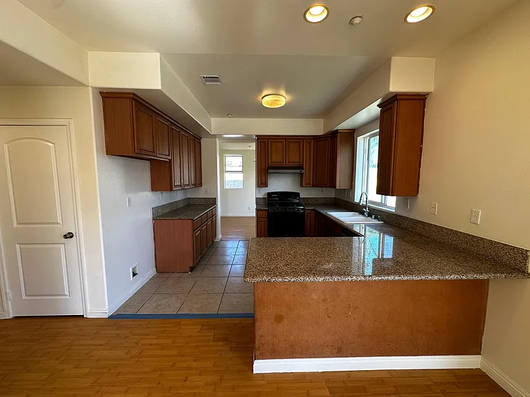 15841 Dianthus St — Photo 10