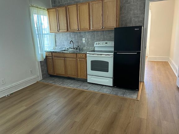 4th image of 2342 E Cumberland St APT 2