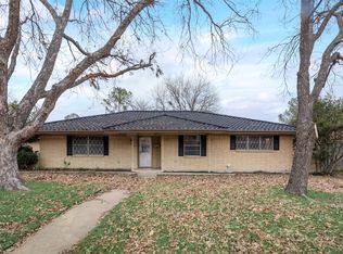 1805 Santa Rosa Ct, Grand Prairie, TX 75051