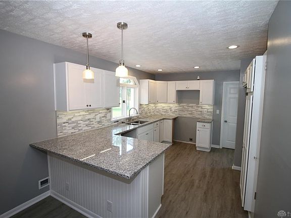 2nd image of 8566 Peters Pike