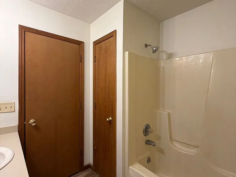 213 Stonewall Ct — Photo 16