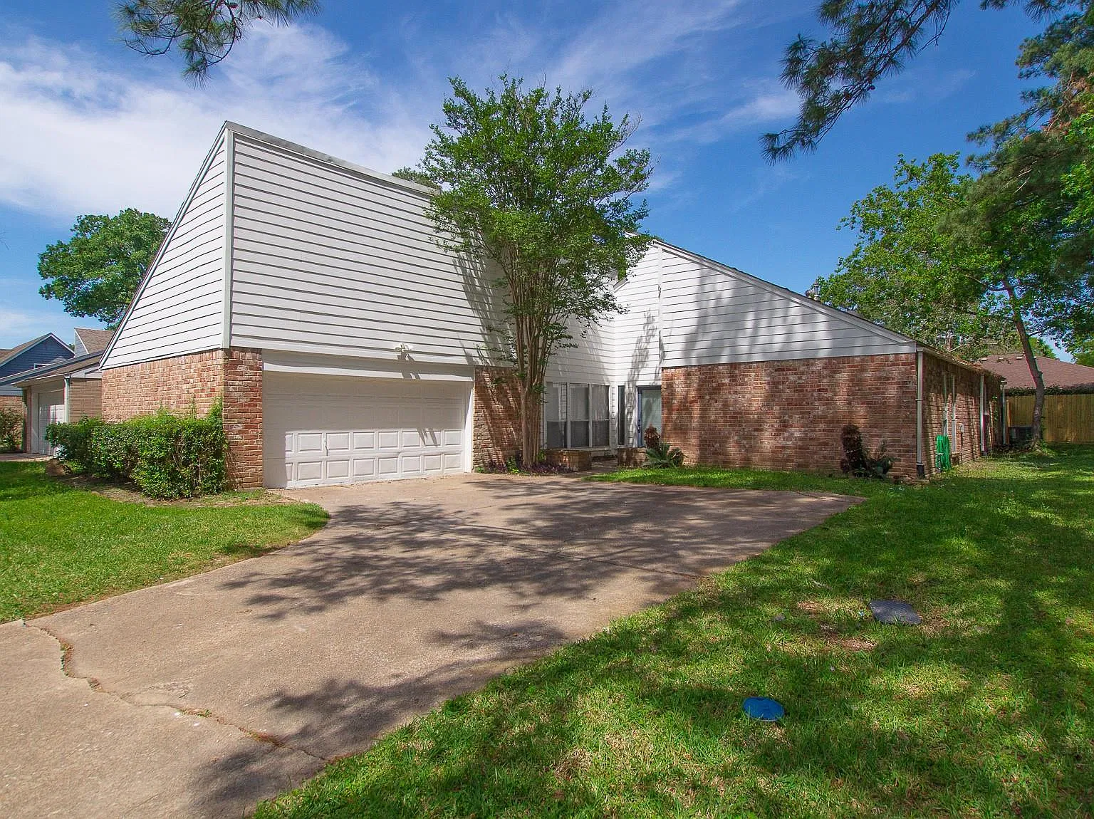 3 bed, 2.0 bath, 2224 sqft, $1,850 — Photo 2