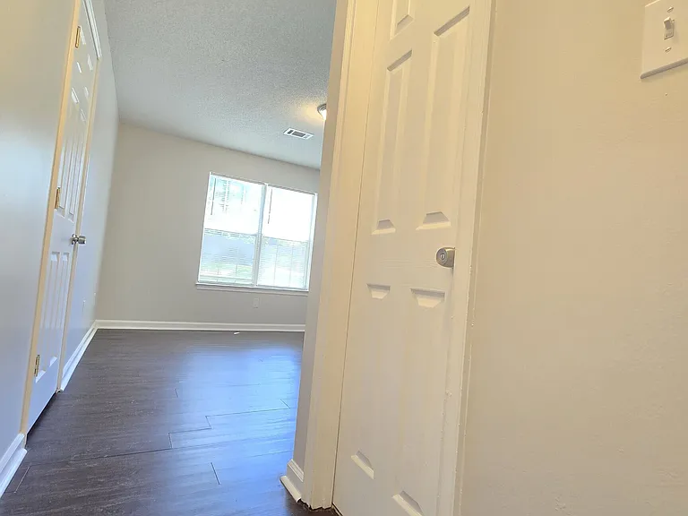 1504 Cain Ct N — Photo 11