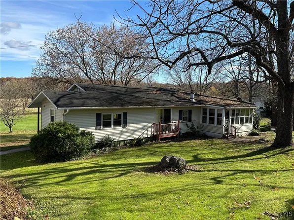 8046 State Route 90 N, Montezuma, NY 13117