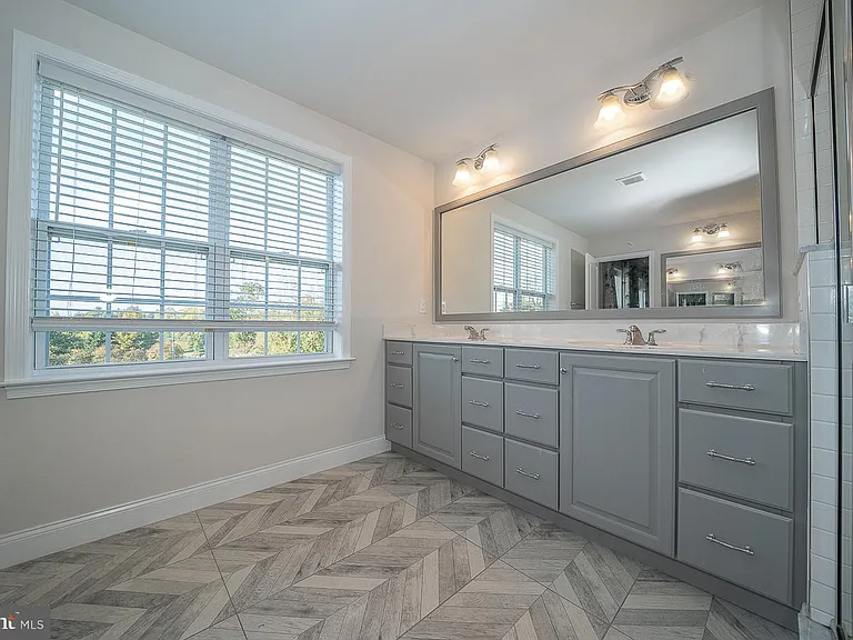 3701 Parris Blvd — Photo 45