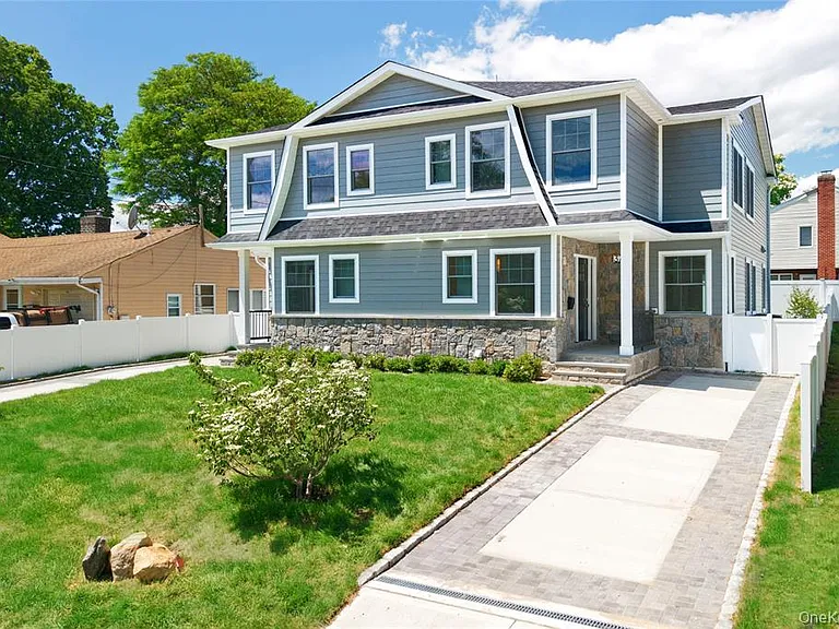 37 Corchaug Ave #B — Photo 2