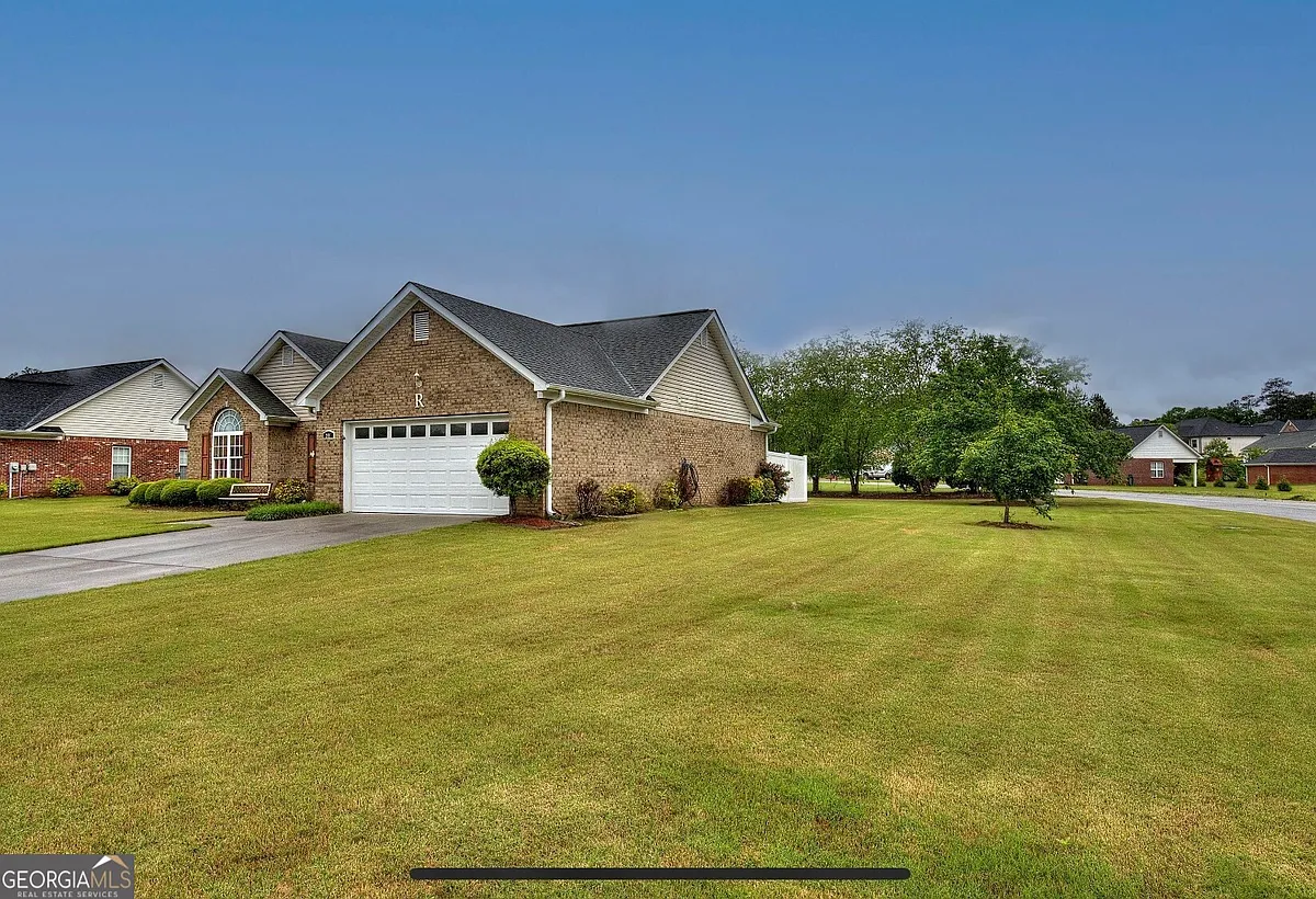 Photo 2 of 26 - 201 Brookstone Dr SW - Calhoun, GA Building Photo - 201 Brookstone Dr SW