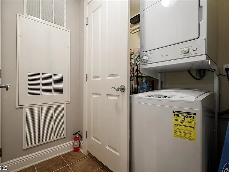2825 Palm Beach Blvd #210 — Photo 12