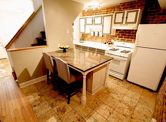 5th image of 618 Holly St