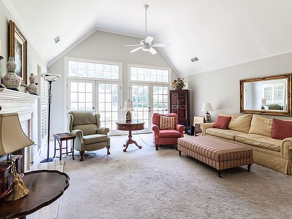 Family Room with 13' ceiling