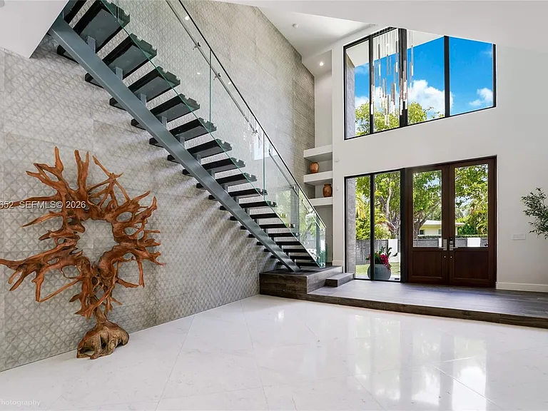 56 Samana Dr — Photo 3