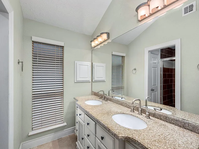 1915 Creek Valley Ln — Photo 19