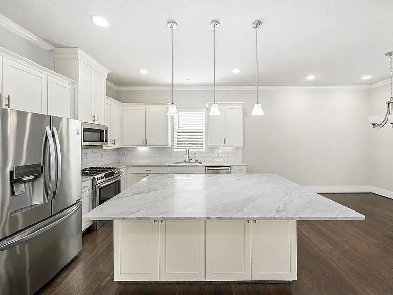 420 W 28th St #D — Photo 7