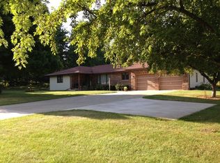 5 N 42nd Rd, Mendota, IL 61342