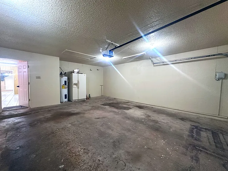 2318 Crystal Creek Ln — Photo 24