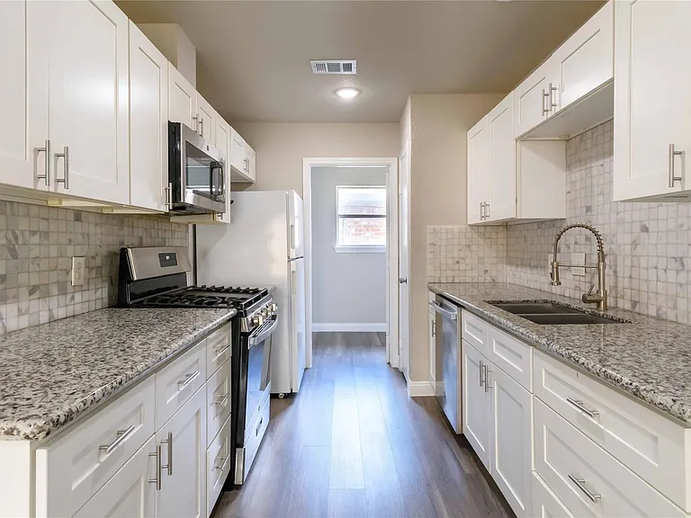 8703 Valley Ledge Dr — Photo 6
