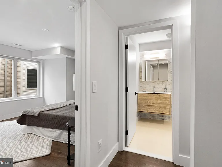 1321 S Woodstock St — Photo 10