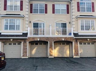 185 Blue Heron Dr, Secaucus, NJ 07094