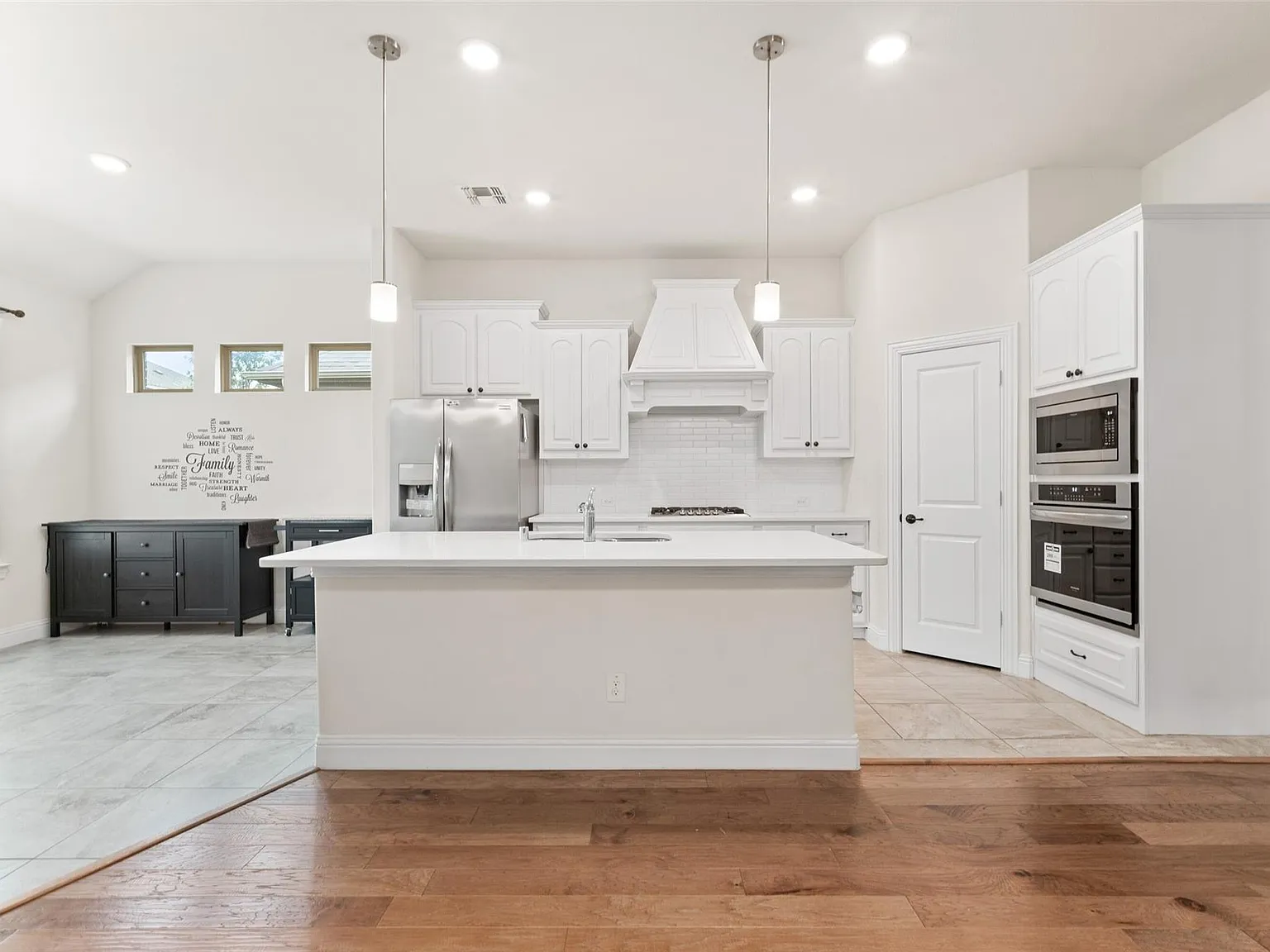 4 bed, 3.5 bath, 3258 sqft, $3,300 — Photo 4