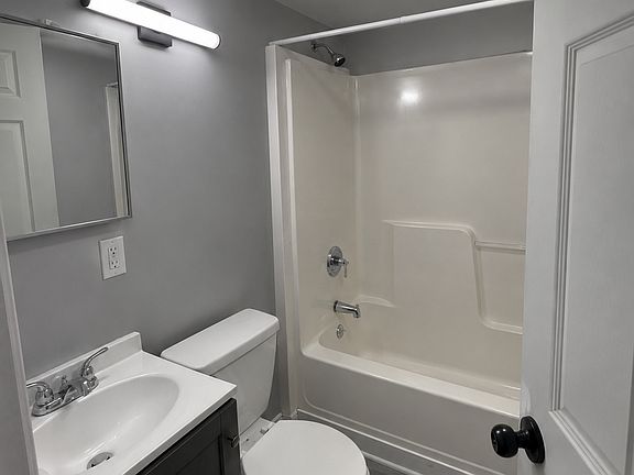 2nd image of 423 Laurel St #A