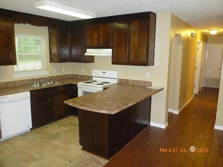 5555 Crestwood Dr — Photo 9
