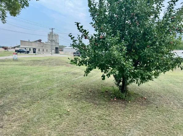 504 3rd St, Concordia, KS 66901