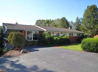 94 Barre Dr, Lancaster, PA