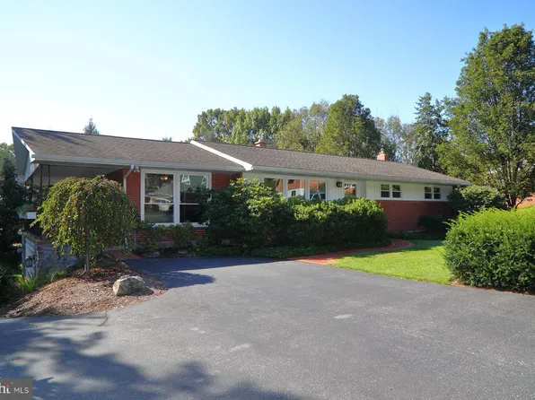 94 Barre Dr, Lancaster, PA 17601