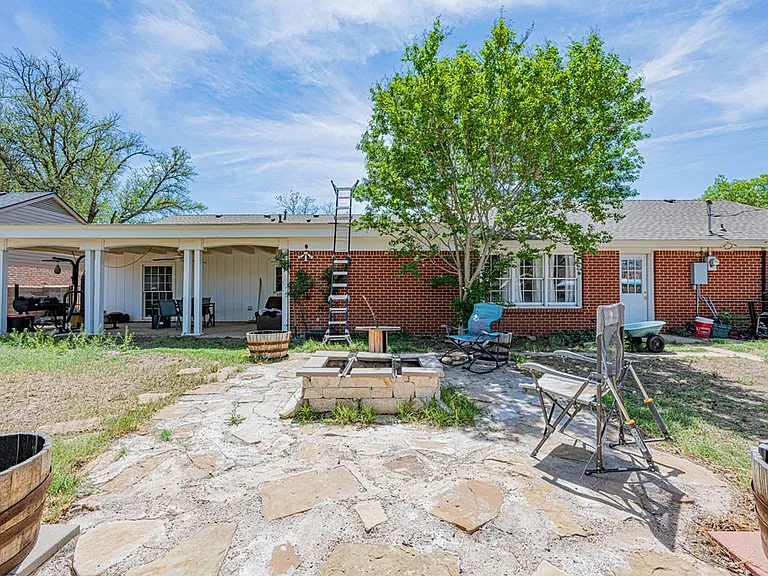 2818 Frontier Dr — Photo 31
