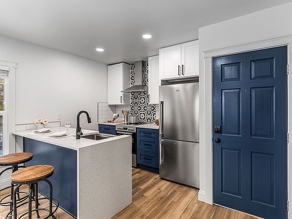 5th image of 1021 W 10th Ave #4