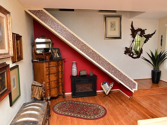 2nd image of 1075 Las Rosas Ct