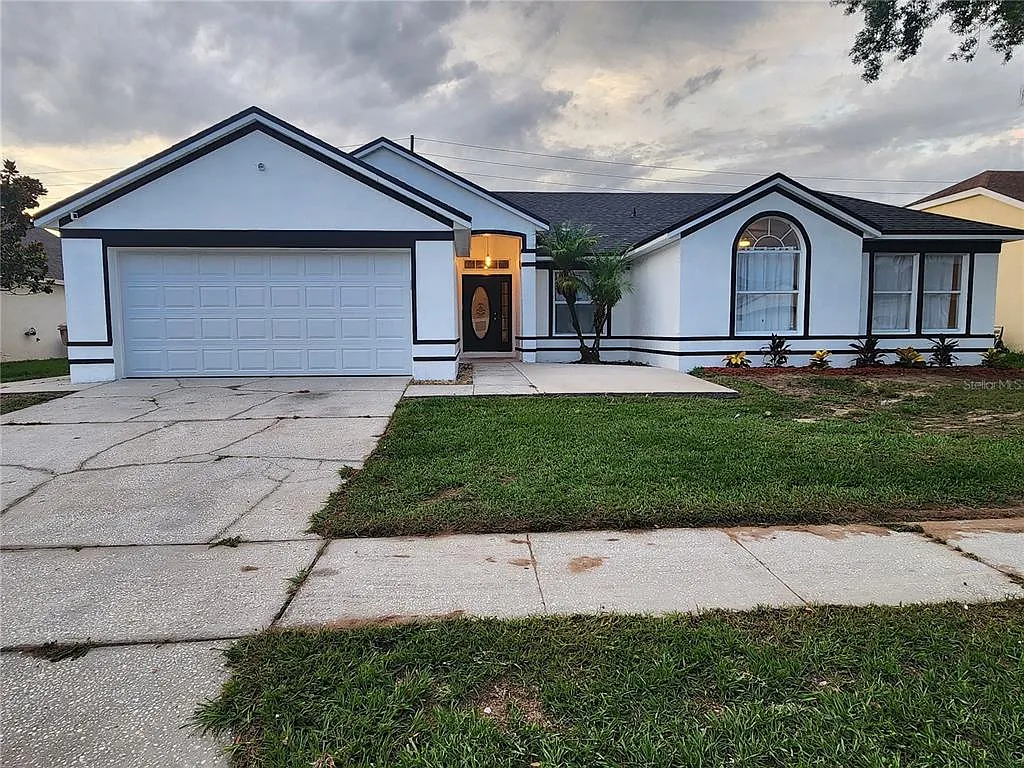 4 bed, 2.0 bath, 2067 sqft, $3,000 — Photo 1
