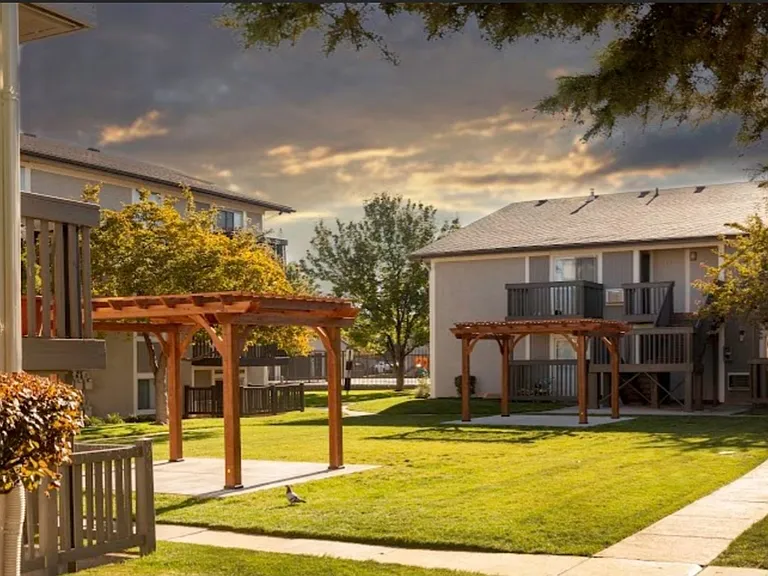 Apartments at Decker Lake Your Everyday Retreat — Photo 23