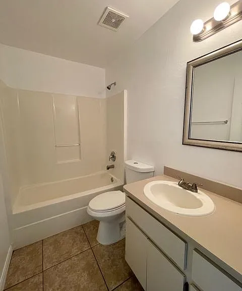 906 Cape Coral Pkwy W — Photo 13