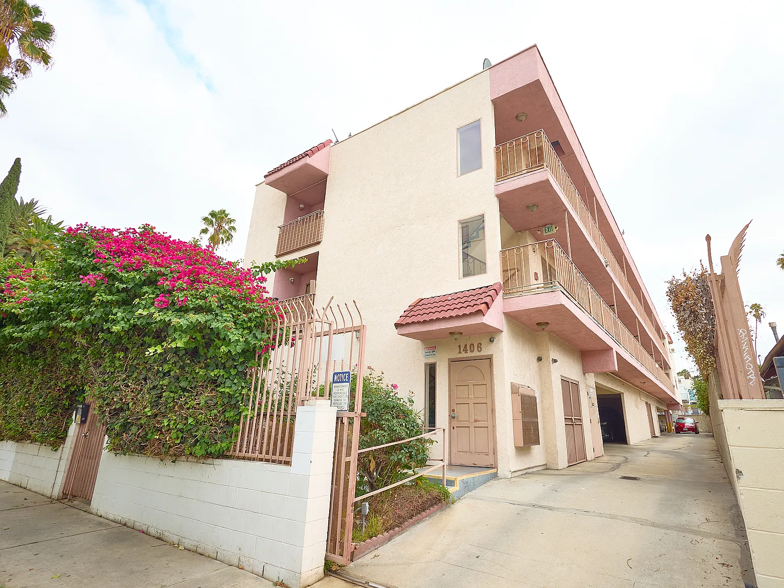2 bed, 900 sqft, $2,495 — Photo 1