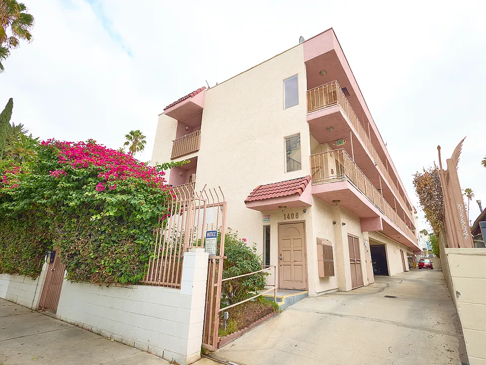 1406 N Serrano Ave #206
