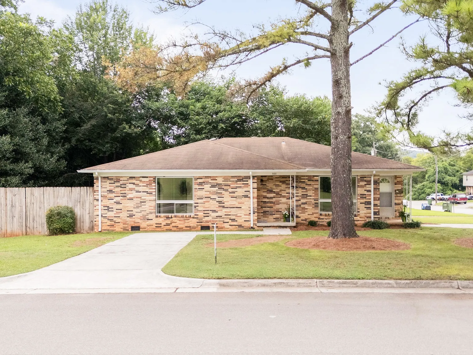 3 bed, 1100 sqft, $1,295 — Photo 3