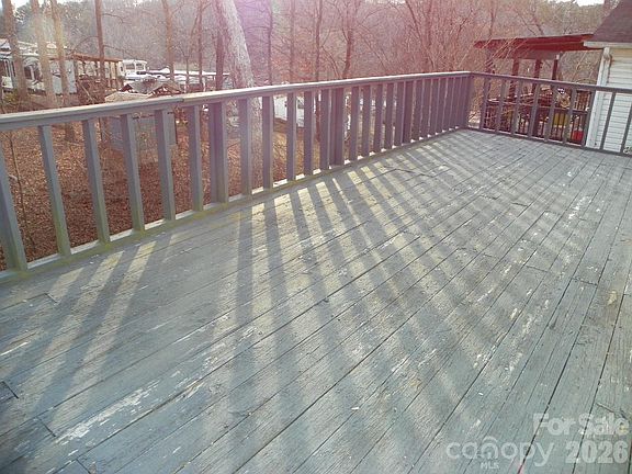 5th image of 133 Pier Ave