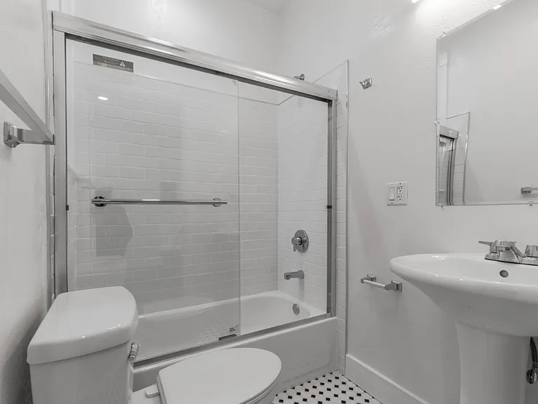 4748 Balboa St #302 — Photo 7