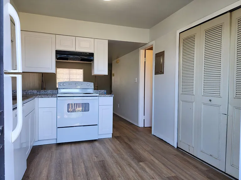 32 Royal Crest Dr #C — Photo 6
