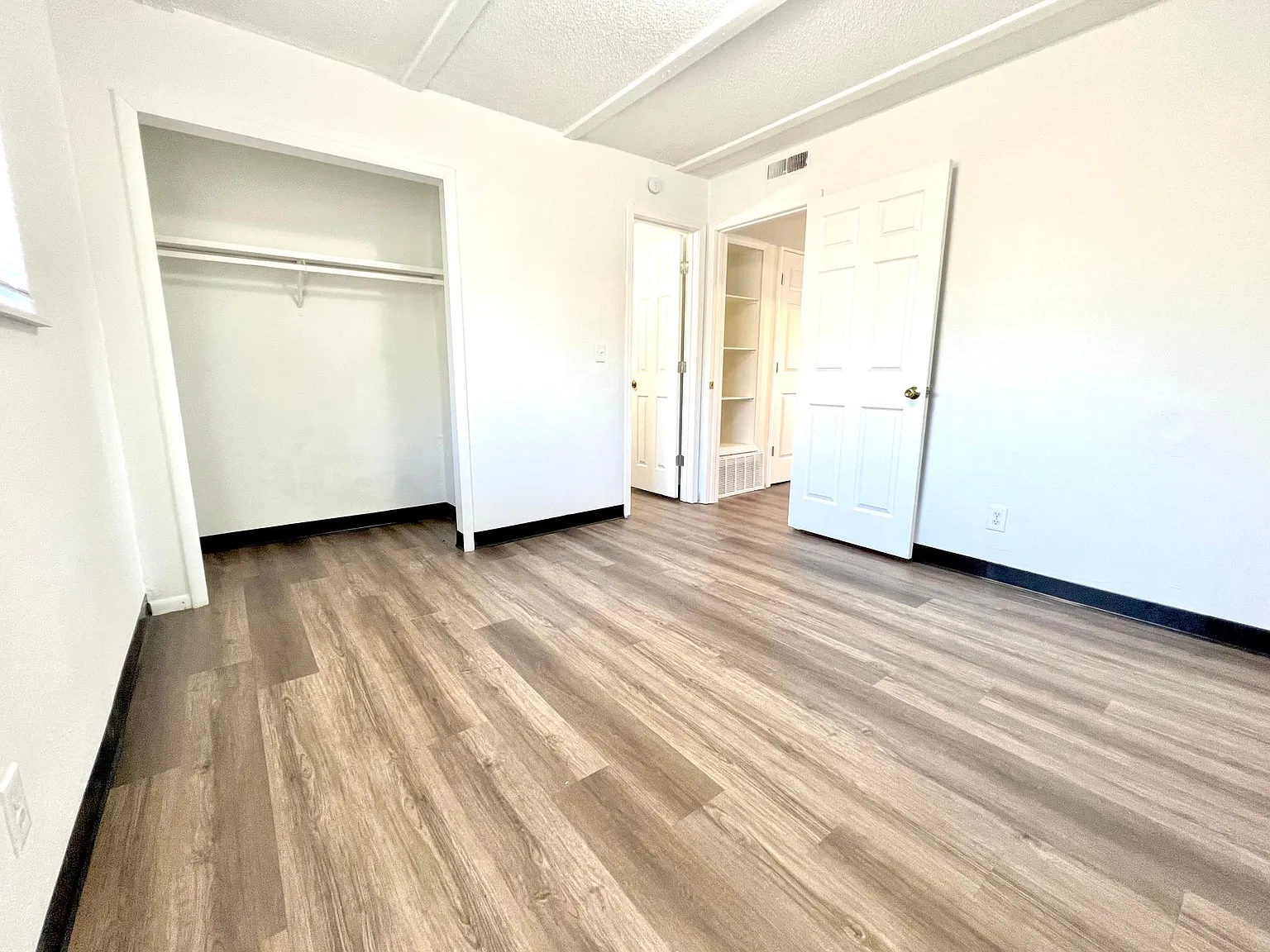 2 bed, 900 sqft, $100 — Photo 3