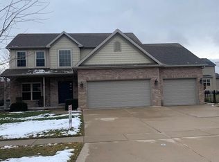 3907 Lay Ln, Bloomington, IL 61705